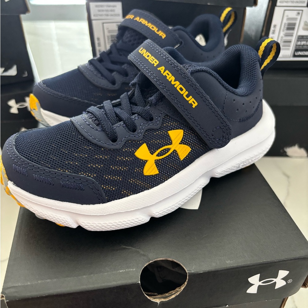 Under Armour Kids Sneakers in Navy and Yellow